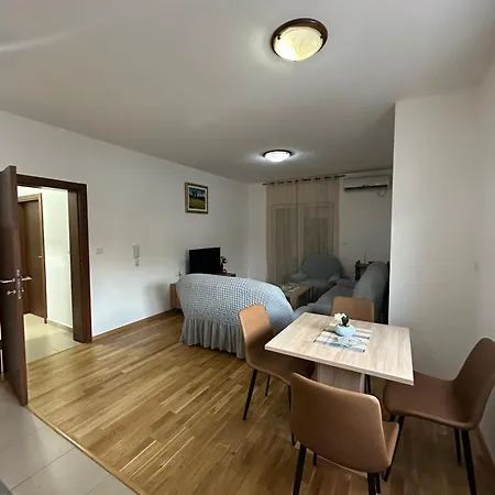 Roomy Lux Podgorica