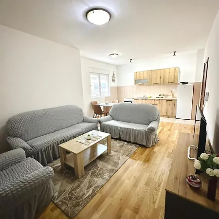 Roomy Lux Podgorica